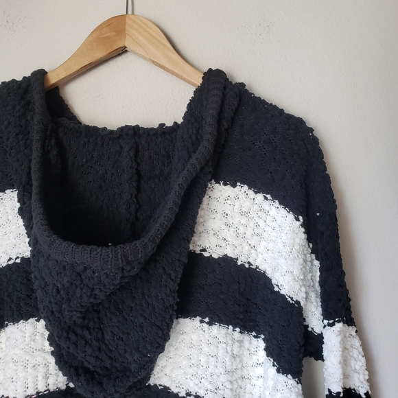 Hooded Striped High-low Knitted Pullover Sweater - Picture 8 of 10